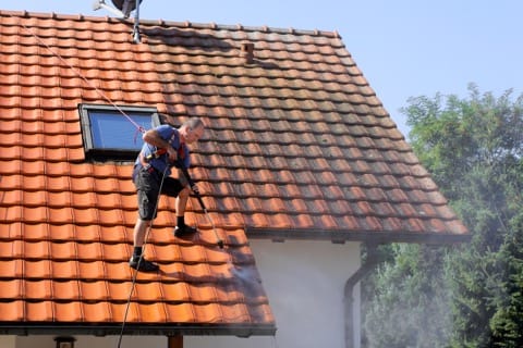 Nettoyage de toiture & gouttières, peinture & hydrofugation de toiture Angers